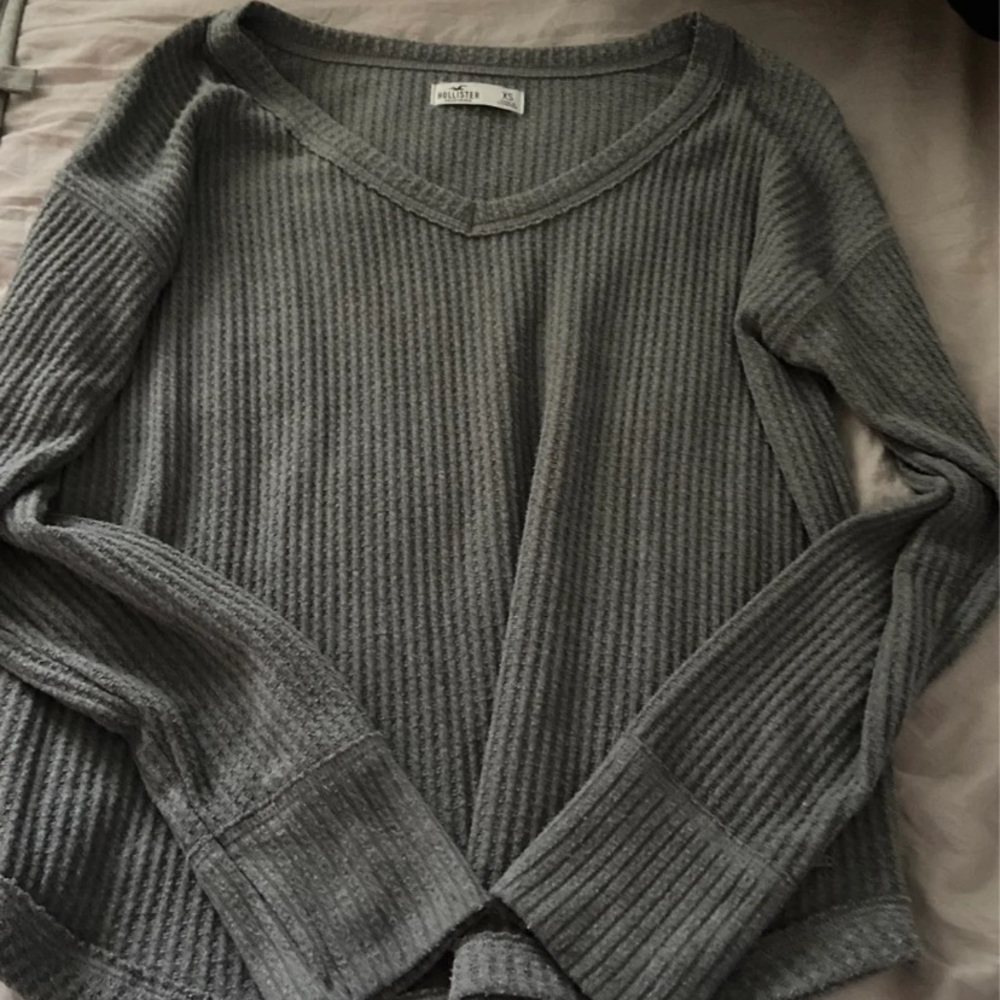 grey Hollister sweater